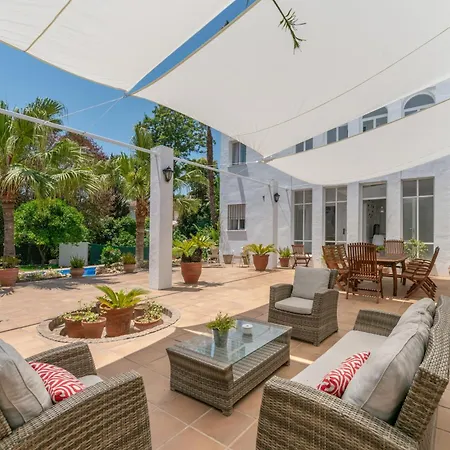 Magnificent 5-bedroom Villa *