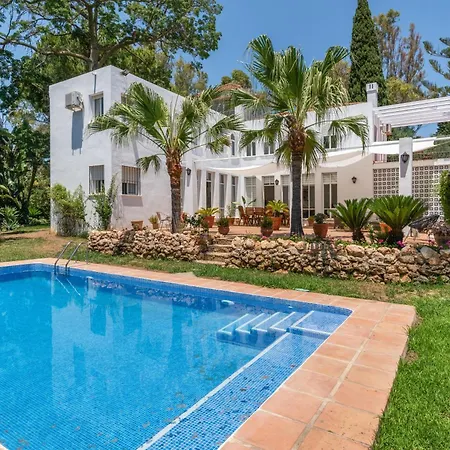 Magnificent 5-bedroom